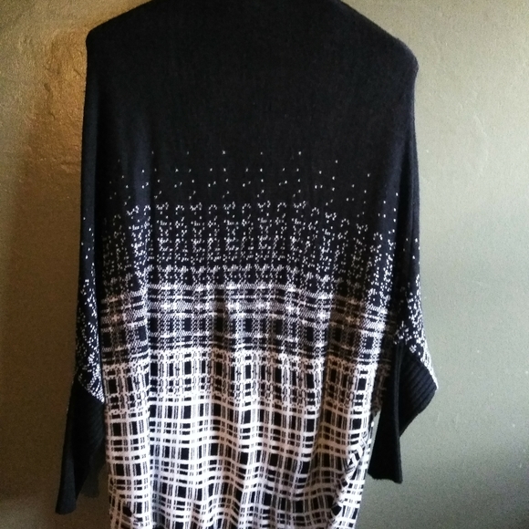 Sweaters - Picture 7 of 10